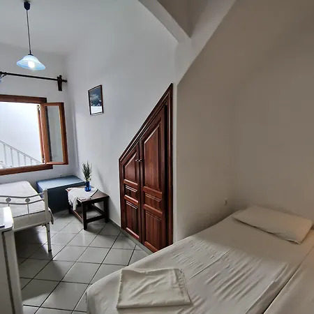 בית הארחה Maria Eleni *